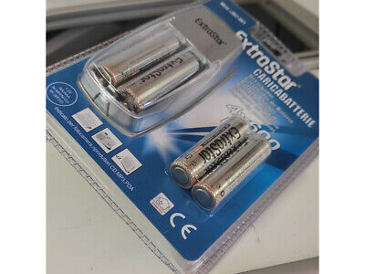 Kit Caricabatterie Caricatore Con 4 Pile Stilo AA Ricaricabile Ni-Cd Ni-MH 600m