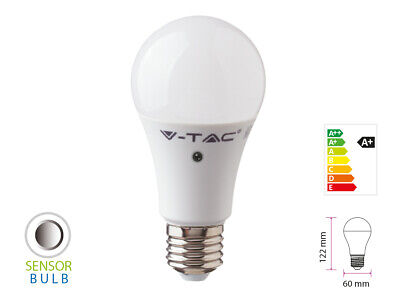 Lampada A Led E27 Con Sensore Crepuscolare 9W A60 Caldo 2700K Bulbo 806 lumens