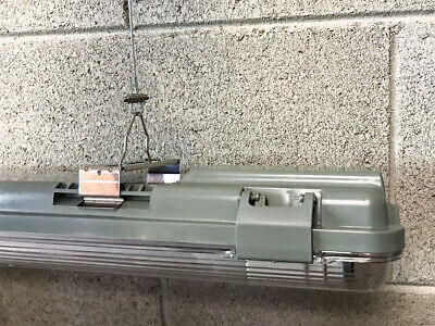 Kit Staffe Fissaggio a Sospensione Per Plafoniere Impermeabili Tri Proof