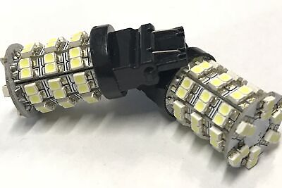 Coppia 2 Lampade Led T25 3157 P27/7W Con 60 Smd 3528 Bianco Freddo 6000K 12V 2W