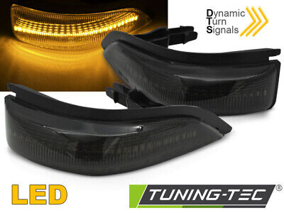 DIREZIONE LATERALE NELLO SPECCHIO FUME LED si adatta a YARIS III 11-19