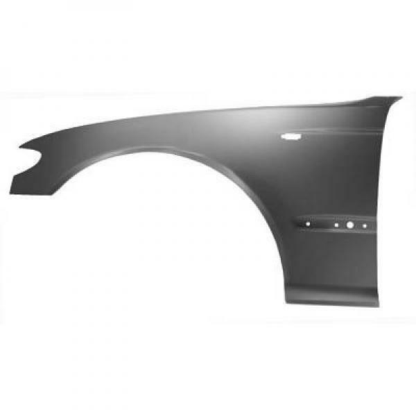 Parafango sinistro Serie3 E46 01-05 berlina Touring con foro freccia