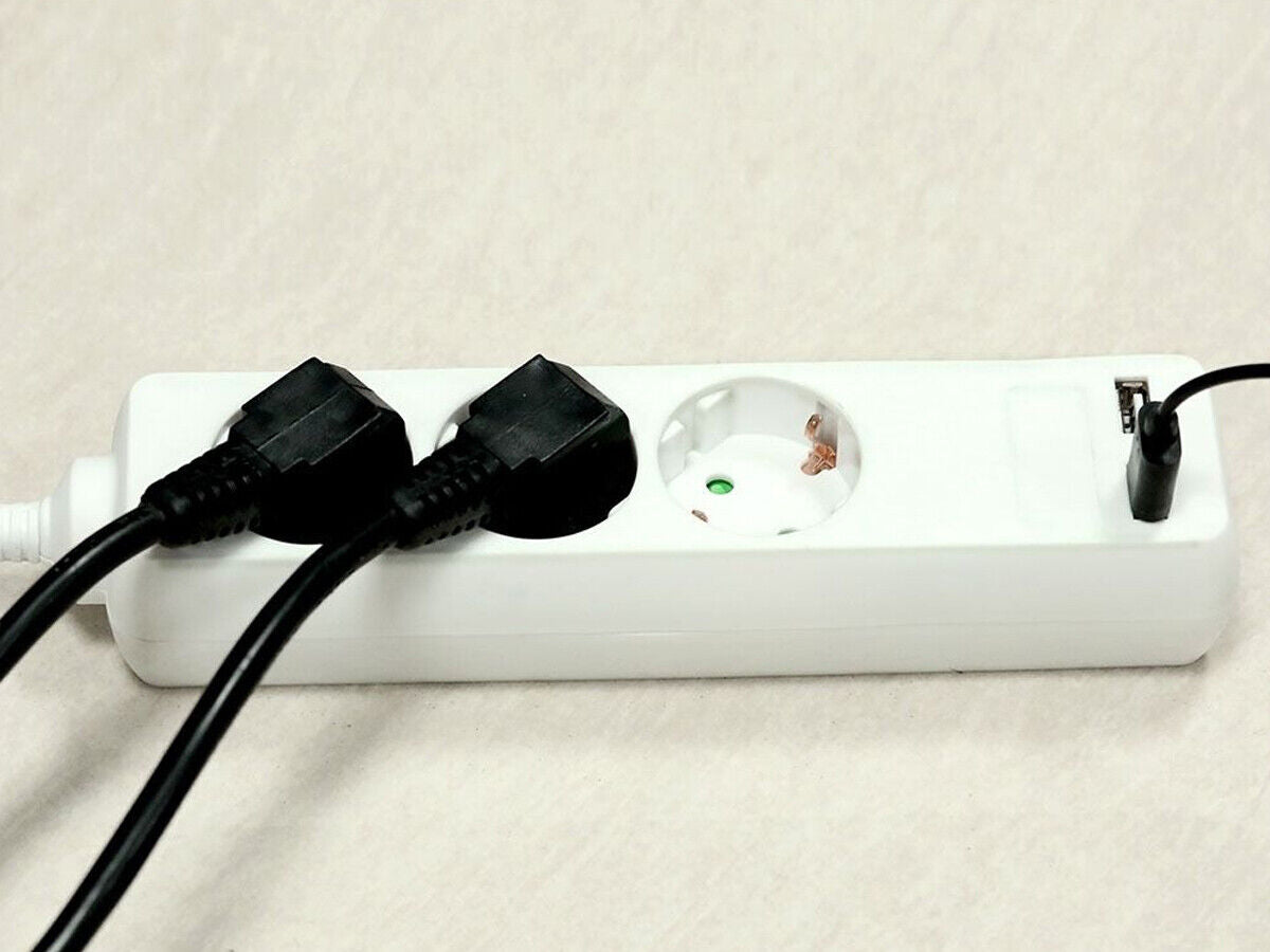 Multipresa Ciabatta Elettrica Con 2 USB e 3 Posti Schuko 10A Cavo Lungo 1,5