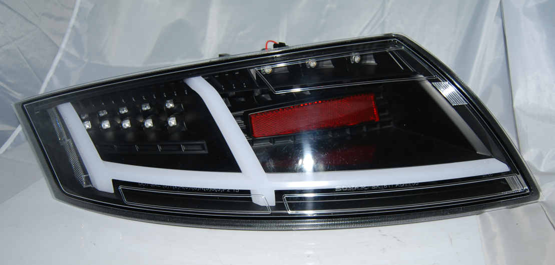 Coppia Fari Fanali Posteriori Tuning TT 04.06-02.14 Nero LED BAR