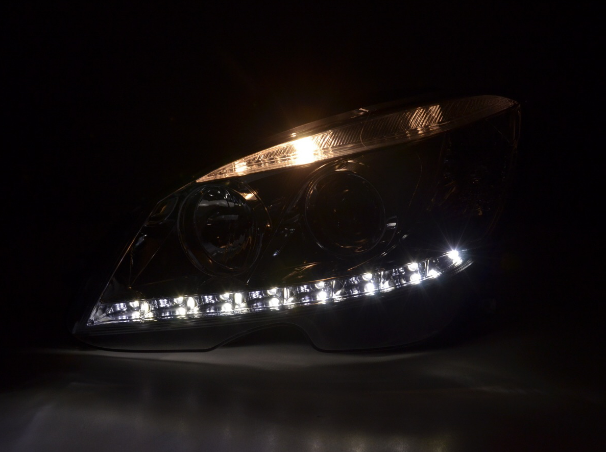 Coppia Fari Fanali Anteriori Tuning Dayline Luci Diurne classe C W204 07-10 Alog