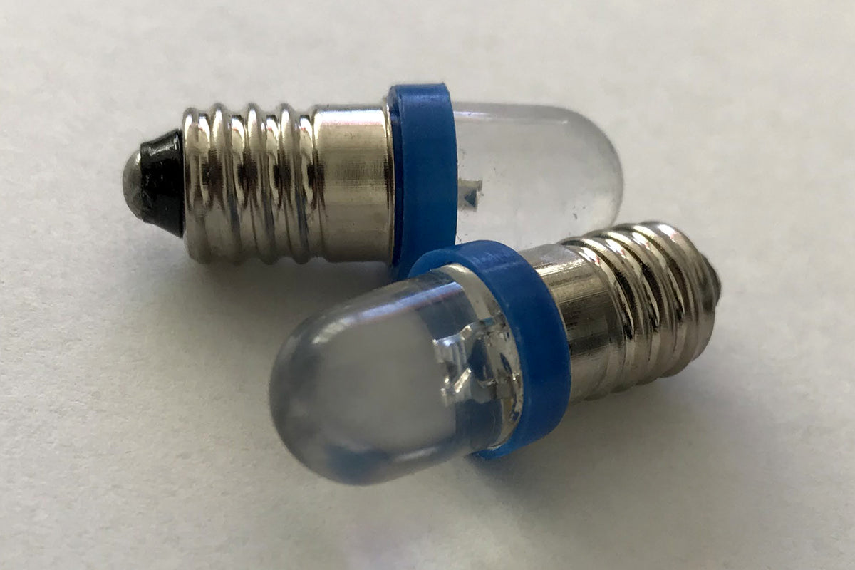 Coppia 2 Lampadine Led E10 Vite Miniatura Con 1 Colore Blu Blue 6V 12V 0,2W <p>